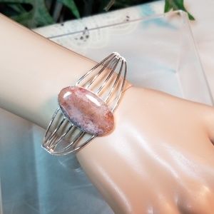 CLASSY BRACELET NWOT